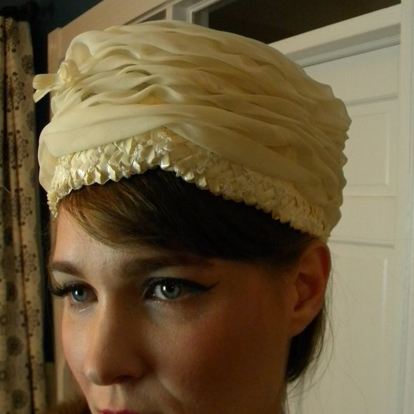 Vintage Union Made ivory tan straw and satin pillbox turban hat fascinator OS